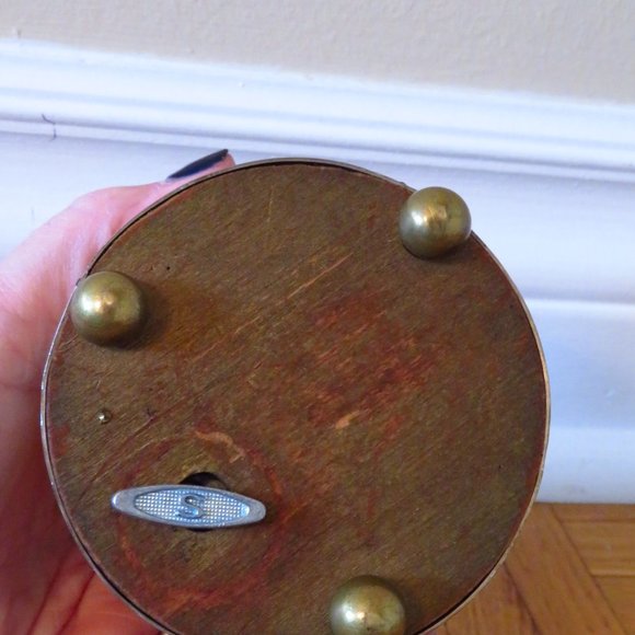 VTG powder Puff Antique Tin Vanity Powder Puff Music Box | Footed Trinket 1900 - Picture 6 of 7